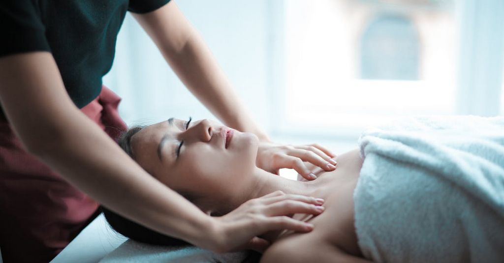 Complete Body Massage: What Is It and What to Anticipate Complete Body Massage: What Is It and What to Anticipate